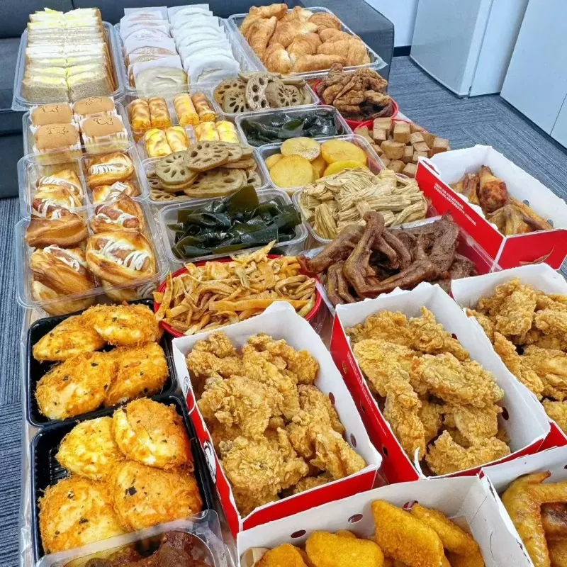 Tuoyuan Metal پر ایک آرام دہ لمحہ Tuoyuan Metal پر ایک آرام دہ لمحہ